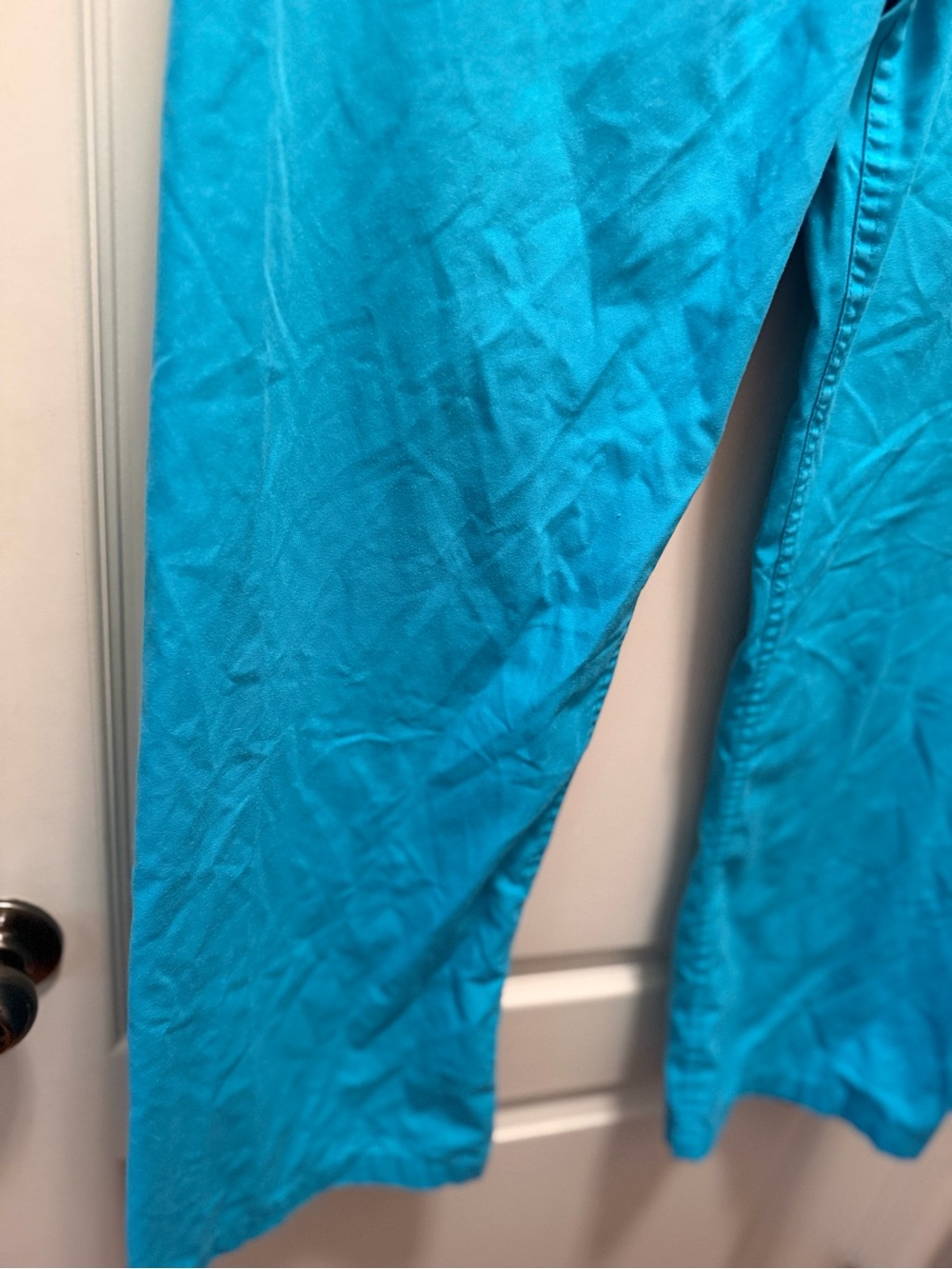 Urbane Bright Turquoise V-Neck Medical Scrub Set! - Picture 11 of 15